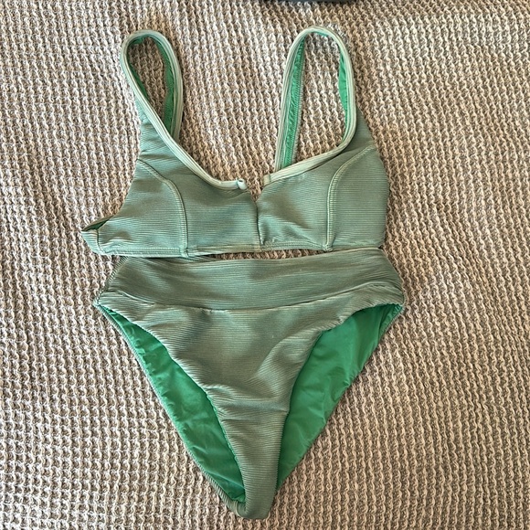 RVCA green bikini set (size small top and bottom) - Picture 3 of 3